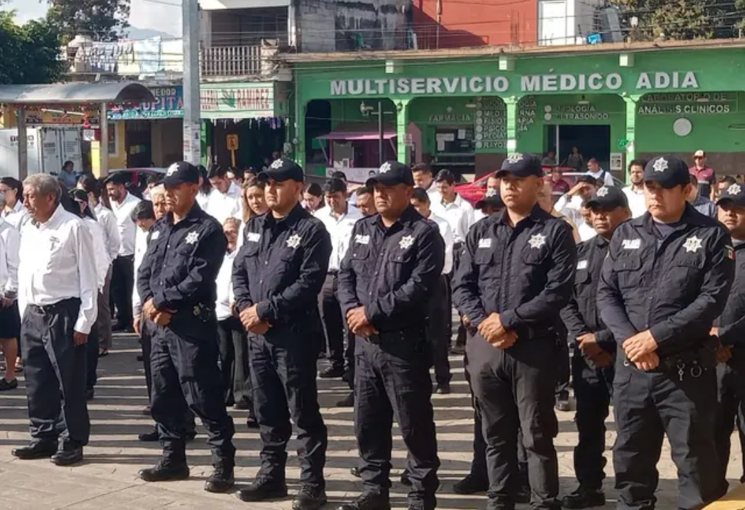 policia-amatlan-sin_armas.png