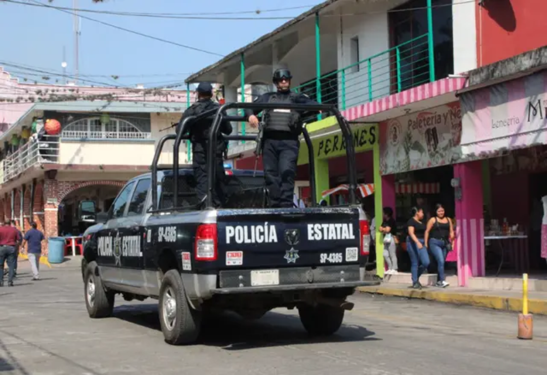 policia-yanga-sin_armas.png