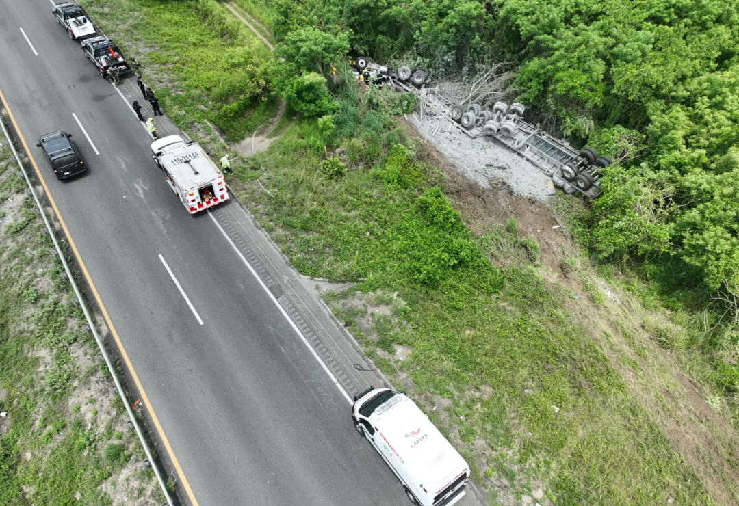 trailer-volcadura-jamapa.png