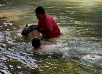 Mueren dos jóvenes ahogados en río de Tezonapa