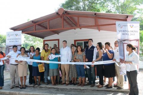 Entrega Ramón Poo Gil viviendas a mujeres rurales image 5