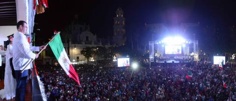 Ramón Poo da Grito de Independencia ante ocho mil personas image 2