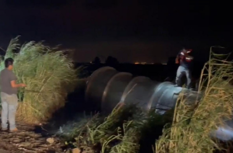 Tras volcadura de pipa, reabren circulación en Las Matas