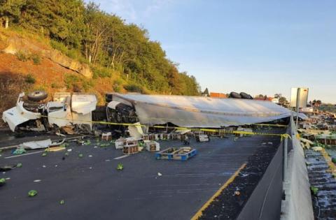 Fuerte volcadura en la Xalapa-Perote cobra la vida de una persona