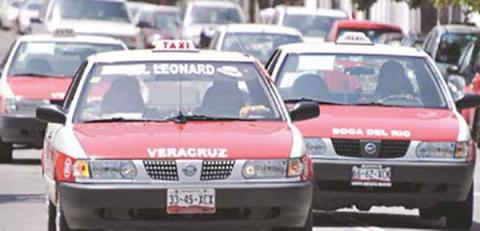 Líder de taxistas acusa que gobierno estatal los trata como delincuentes