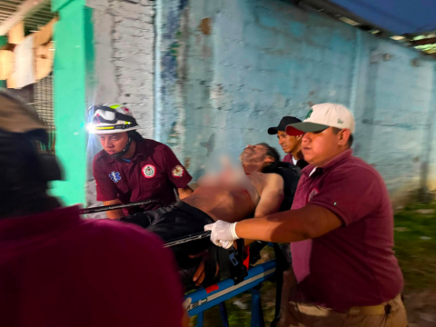 Abuelo hiere a su nieto y después se apuñala en Acayucan Abuelo hiere a su nieto y después se apuñala en Acayucan
