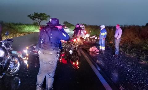 Muere pareja de motociclistas tras chocar en la Coatza-Mina