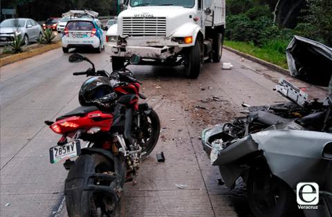 Se registran tres accidentes en carretera Xalapa-Coatepec