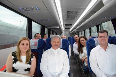 Ramón Poo asiste a presentación de nuevas unidades de ADO