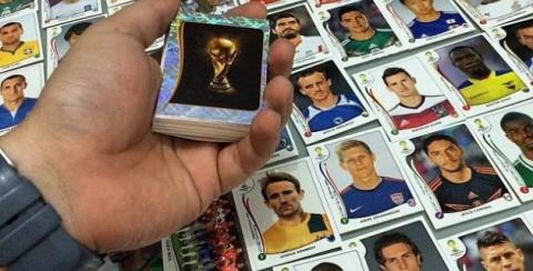 Profesor decomisaba 'estampitas' del Mundial para su álbum