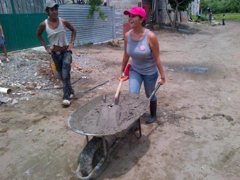 La diputada Anilú Ingram cuando andaba en campaña.