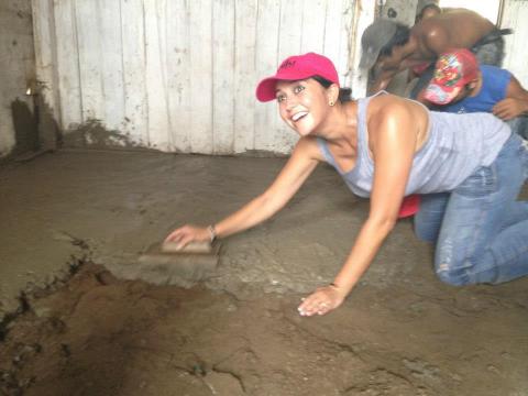 La diputada Anilú Ingram cuando andaba en campaña.