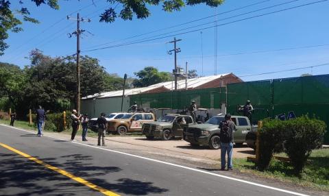 Aseguran presunta planta clandestina de combustible en Coatepec 