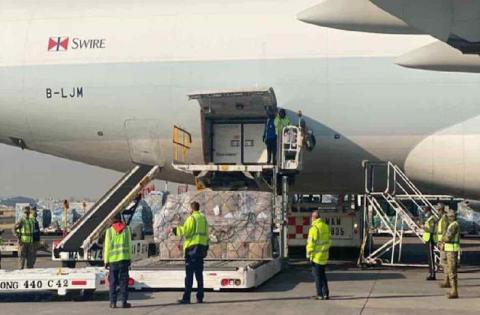 Así arribaron 200 mil dosis de la vacuna china a México