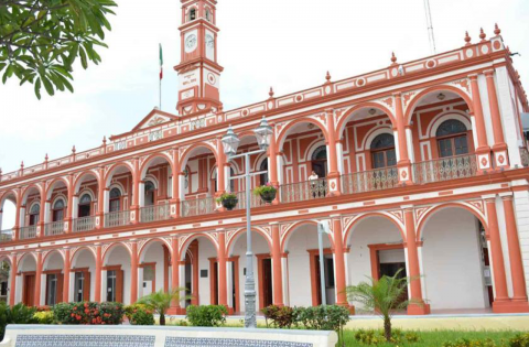 Alvarado pediría crédito ante baja recaudación de impuestos