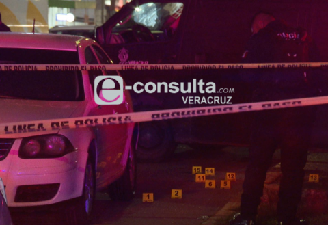 Asesinan a balazos a conductor en bulevar de Cosoleacaque