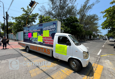 Con bloqueo, exigen a CFE restablecer el servicio en Veracruz