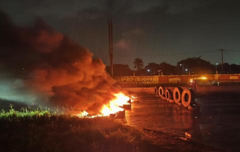 Habitantes bloquearon autopista Veracruz-Cardel por corte de luz