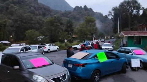 Vecinos bloquean carretera Pocitos-Ixhuacán; piden rehabilitación Vecinos bloquean carretera Pocitos-Ixhuacán; piden rehabilitación