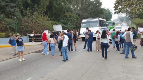 Bloqueos en Córdoba y Río Blanco; docentes UPAV exigen pagos