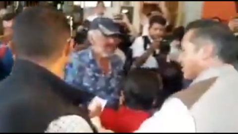 VIDEO: ciudadanos le gritan "delincuente electoral" a El Bronco