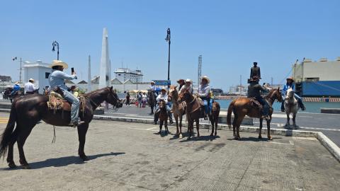 Cabalgata conmemora 503 años del caballo en Veracruz