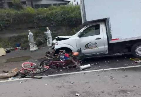 Camioneta embiste a peregrinos en la Tinajas–Cosamaloapan