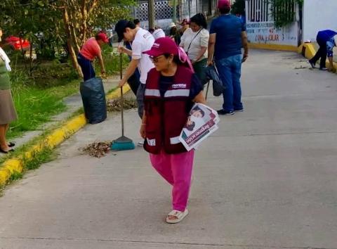 !Tequio por Mina! Carmen Medel le entra a la talacha con el Regeneración en mano