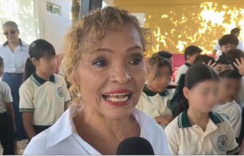 “Quita tiempo”: maestra apoya veto de celulares en aulas de Veracruz