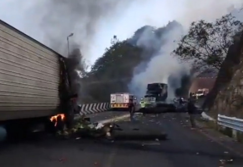 Por choque múltiple, cierran la autopista Puebla-Orizaba