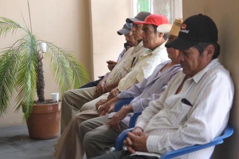 Cenecistas cumplen 5 días de protesta en instalaciones