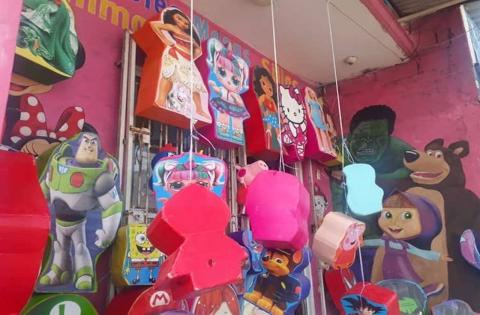 Covid dejó sin ventas de piñatas a "Las 3 princesas"