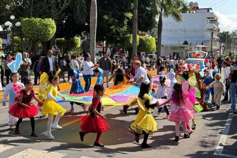 Cri-Crí, Fortín, Desfile de la Primavera Cri-Crí, Fortín, Desfile de la Primavera