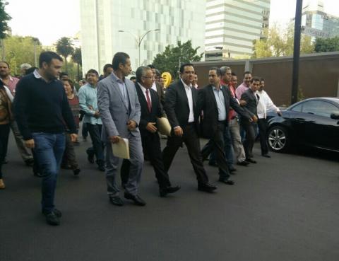 Alcaldes del PRI marchan en México para exigir 4 mil mdp image 1