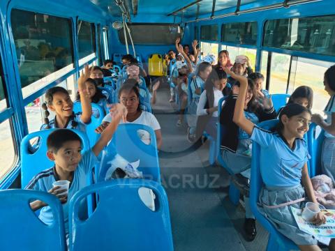 En Veracruz, niños cambian fiesta con comida chatarra por ir al Aquarium