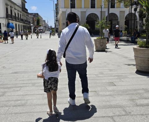 Padres en México enfrentan brecha en licencias laborales