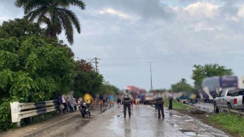 Inundaciones en Pánuco paralizan la carretera Tampico-Valles