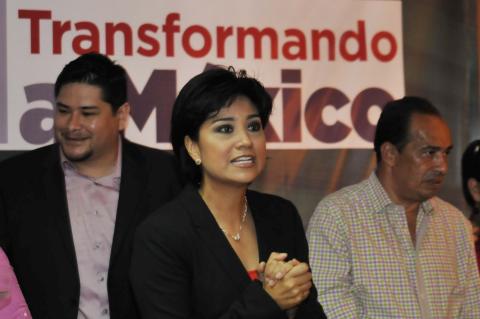 Elizabeth Morales le echa indirectas al senador Héctor Yunes