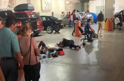 Caos y largas filas en módulo de placas del WTC de Veracruz