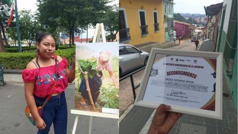 Cecilia Tzitzihua recibe premio de fotografía un año después
