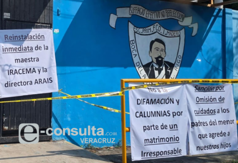 Toman escuela en Boca del Río; exigen restitución de maestras