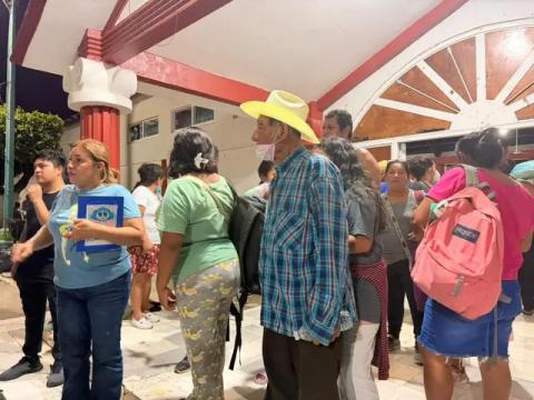Descartan reubicar a familias tras explosión de planta en Jáltipan 