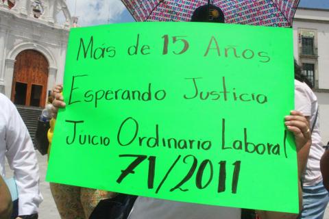 Extrabajadores de Alto Lucero reclaman laudo de 86 mdp 