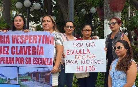 Falta de pago mantiene sin escuela a 200 alumnos en Veracruz