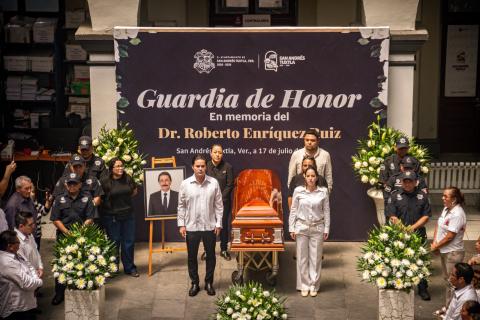 Realiza Ayuntamiento Guardia de Honor en memoria de exalcalde