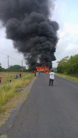 Muere niño de 3 años y su padre en accidente carretero en Tlalixcoyan image 2
