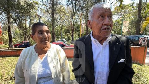 Después de 67 años juntos, Fidelina y Gabriel se casan en Xalapa