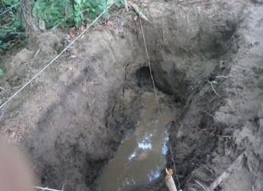 Una de las fosas encontradas en el rancho 'El Diamante', en Tres Valles.