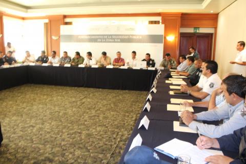 Participa Policía Estatal en reunión para fortalecer la seguridad en la zona sur