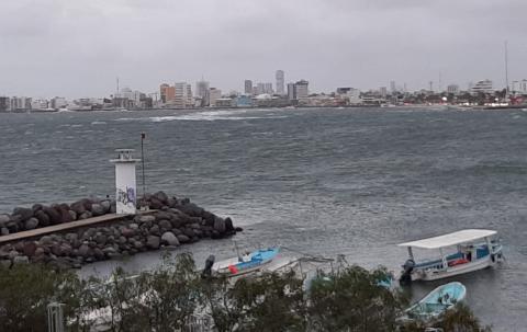 Frente Frío 32: habrá lluvia, frío y viento de 95 km/h en Veracruz